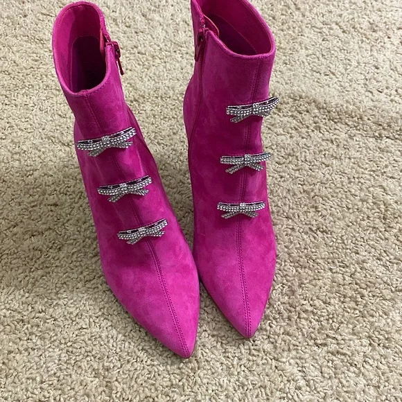 Gianni Bini NEW pink suede booties ankle boots rhinestone bow heels size 5 - Picture 2 of 12